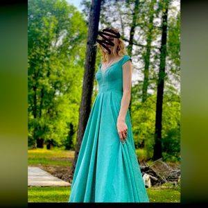 Prom Dress!!! Size 0, worn once for about 2 hours for my senior prom!!!